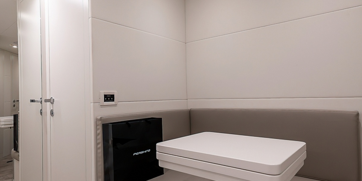 Продается моторная яхта PERSHING 8X 2022г.